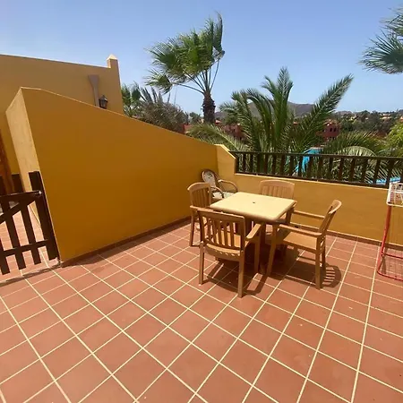 Apartment With Pool Appartement